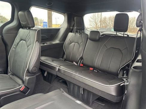 New 2026 Chrysler Pacifica Limited image 26
