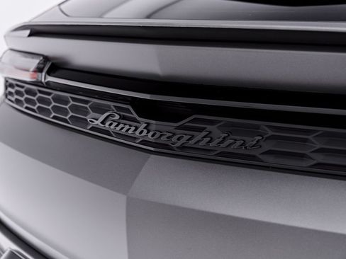 Used 2025 Lamborghini Urus Performante AWD/4WD image 30