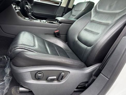 Used 2015 Volkswagen Touareg TDI AWD/4WD image 9
