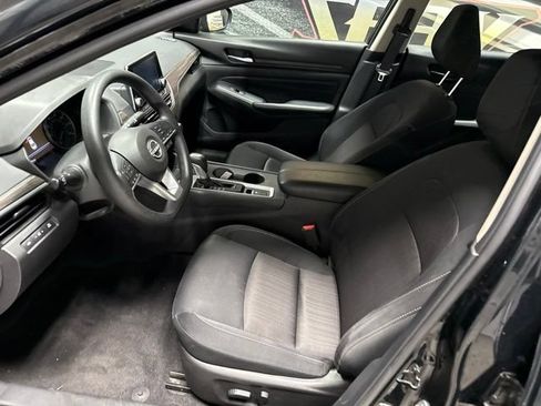 Used 2025 Nissan Altima 2.5 SV AWD/4WD image 4