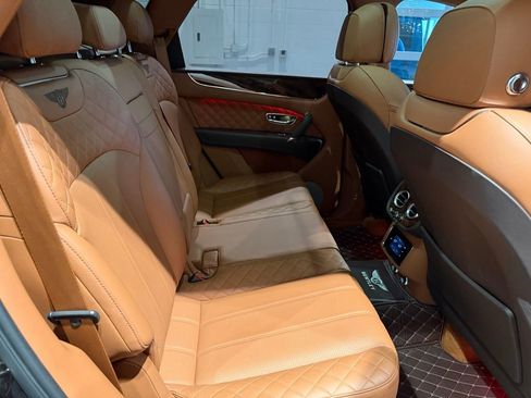 Used 2018 Bentley Bentayga AWD/4WD image 37
