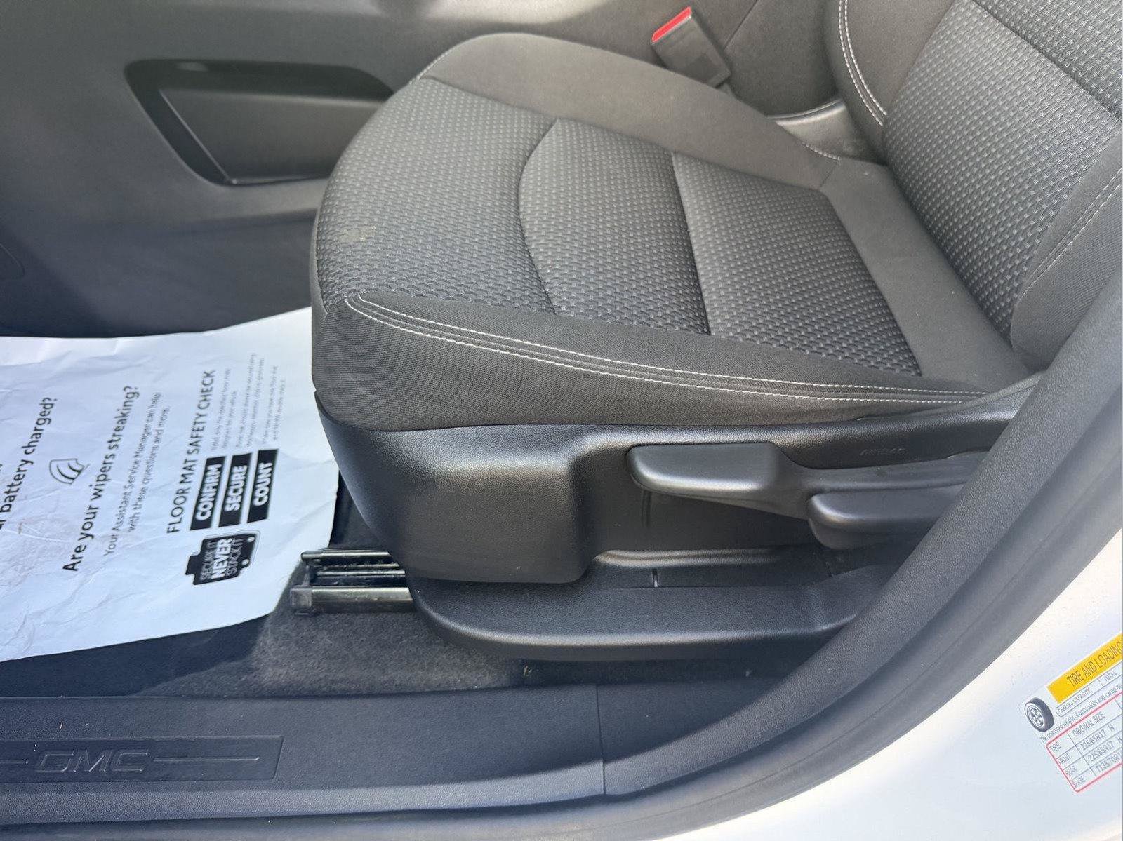 Used 2024 GMC Terrain SLE AWD/4WD image 11