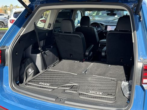 Certified 2025 Volkswagen Atlas SE image 39