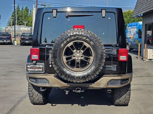 Used 2016 Jeep Wrangler Unlimited Sahara AWD/4WD image 4