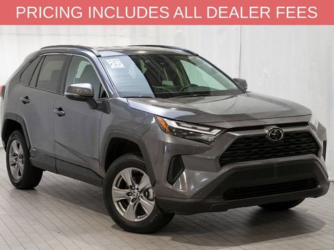 Used 2025 Toyota RAV4 LE AWD/4WD image 1