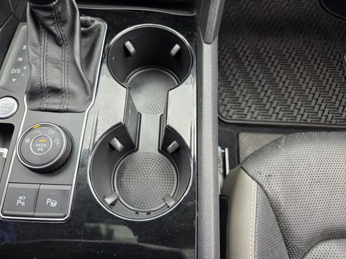 Used 2021 Volkswagen Atlas SEL Premium image 18