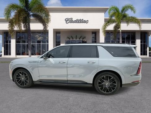 Certified 2026 Cadillac Escalade IQL Sport 1 w/ LPO, ONYX Package AWD/4WD image 9