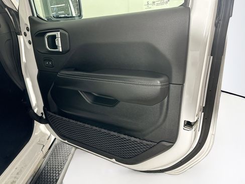 Used 2023 Jeep Wrangler Sahara w/ Cold Weather Group image 31