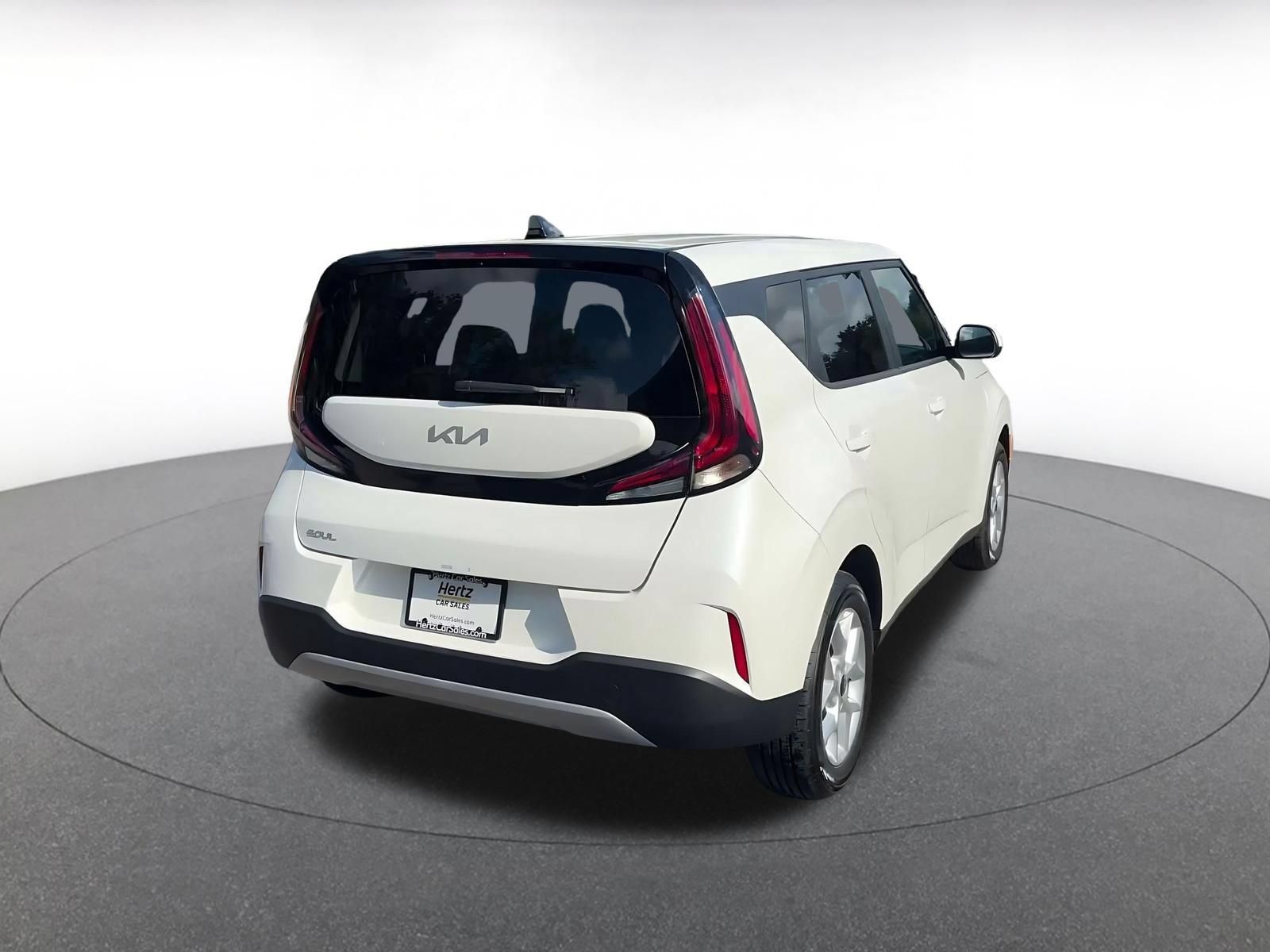 Used 2025 Kia Soul LX w/ LX Technology Package FWD image 12