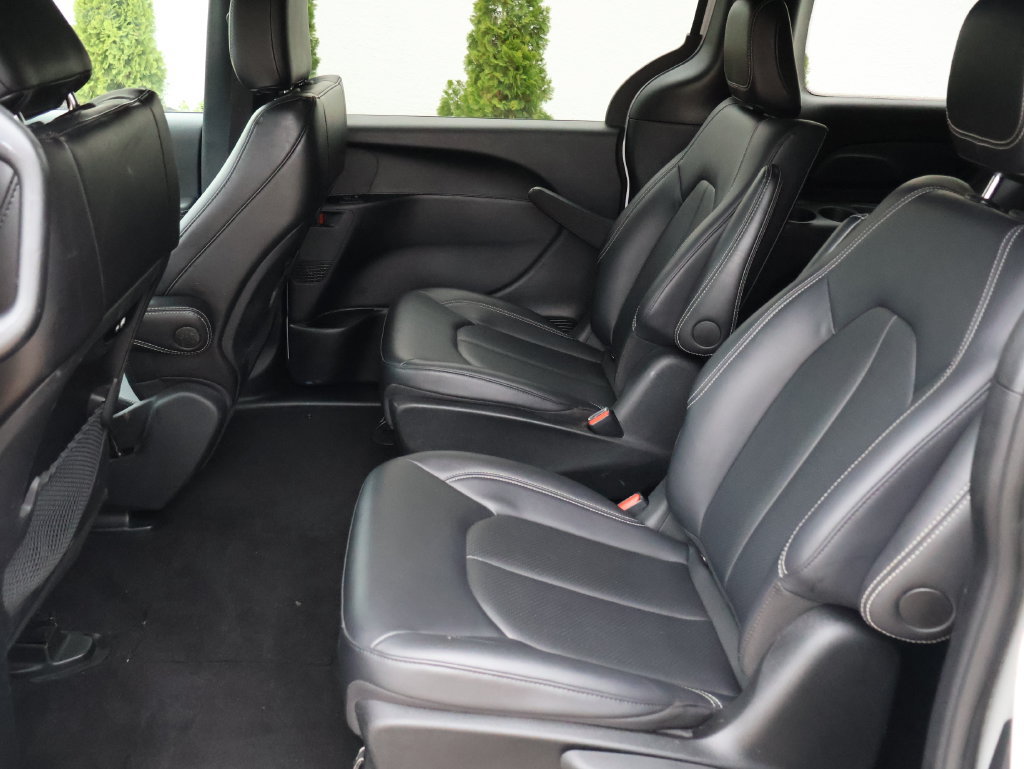Used 2024 Chrysler Pacifica Limited FWD image 9