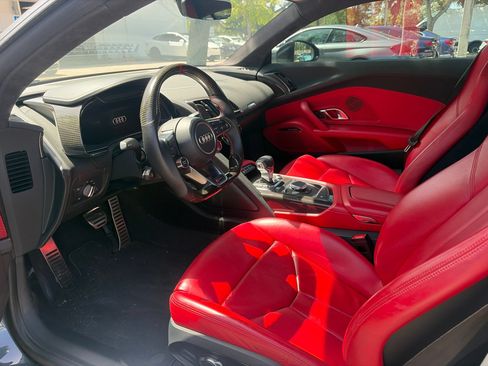 Used 2018 Audi R8 V10 w/ Premium Package RWD image 6