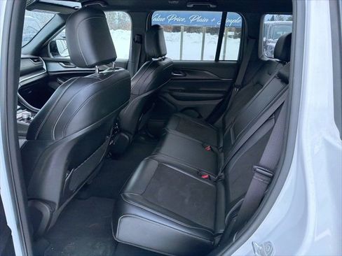 Used 2023 Jeep Grand Cherokee Altitude image 11