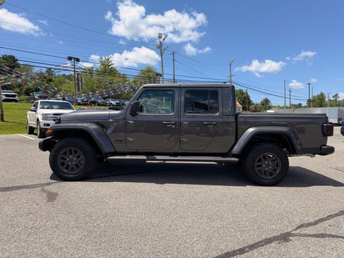 Used 2026 Jeep Gladiator Sport AWD/4WD image 3