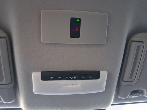 Certified 2025 Nissan Versa SR w/ Trunk Package image 7