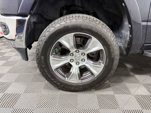 Used 2019 RAM 1500 Laramie AWD/4WD image 11