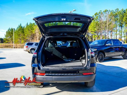 Used 2024 Jeep Grand Cherokee Altitude image 6