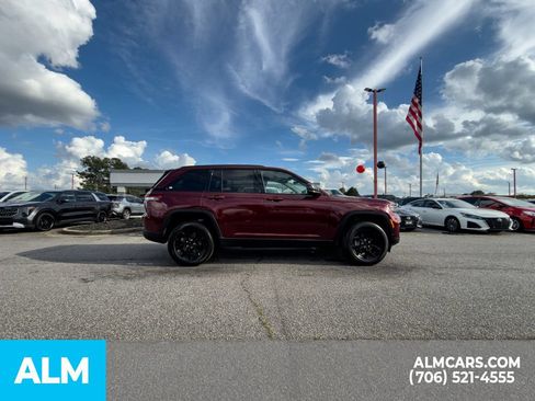 Used 2025 Jeep Grand Cherokee Altitude AWD/4WD image 10