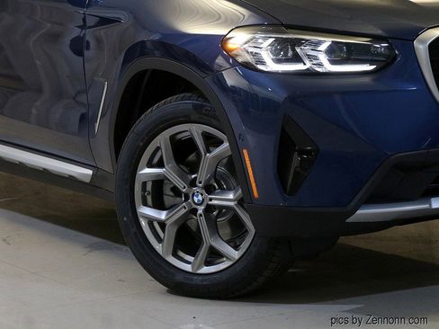 Used 2025 BMW X4 xDrive30i w/ Premium Package image 3