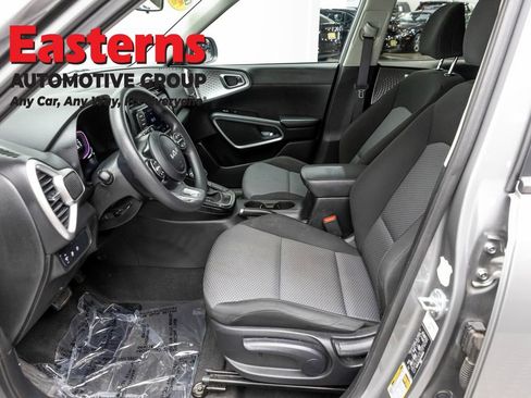 Used 2023 Kia Soul LX w/ Option Group 015 FWD image 14