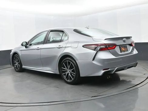 Used 2024 Toyota Camry SE FWD image 9