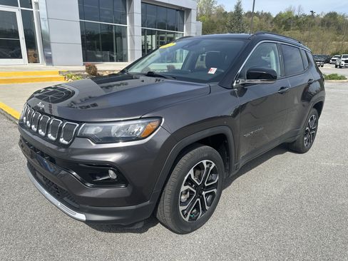 Used 2022 Jeep Compass Limited image 2