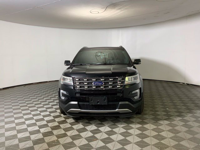 Used 2017 Ford Explorer XLT w/ Equipment Group 202A AWD/4WD image 2