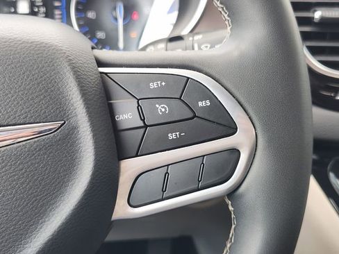 Used 2023 Chrysler Voyager LX FWD image 23