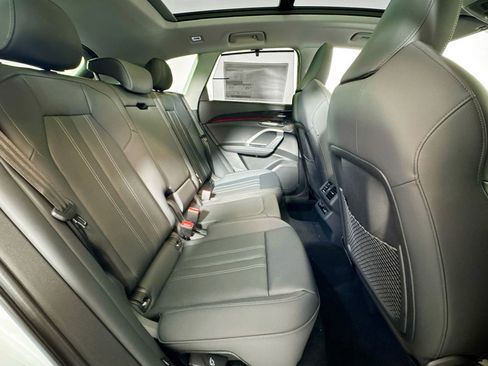 New 2025 Audi Q5 Prestige image 24