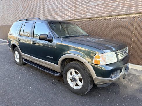 Used 2002 Ford Explorer XLT image 2