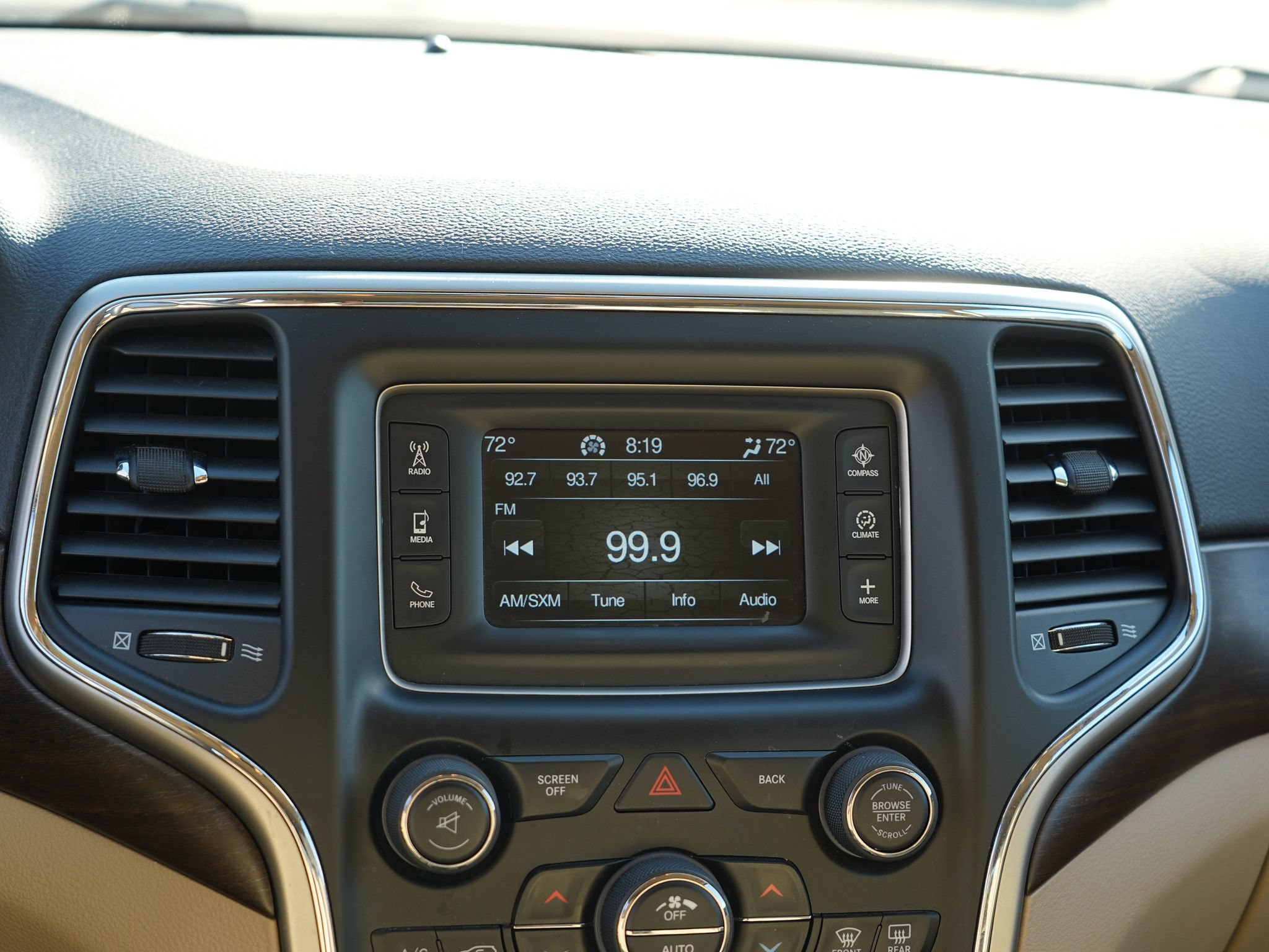 Used 2016 Jeep Grand Cherokee Laredo w/ Quick Order Package 23E AWD/4WD image 23