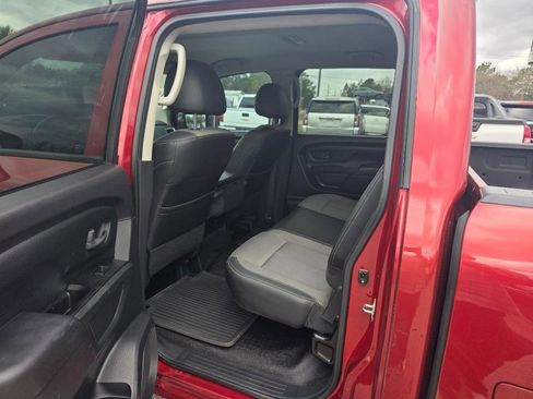 Used 2017 Nissan Titan S image 7