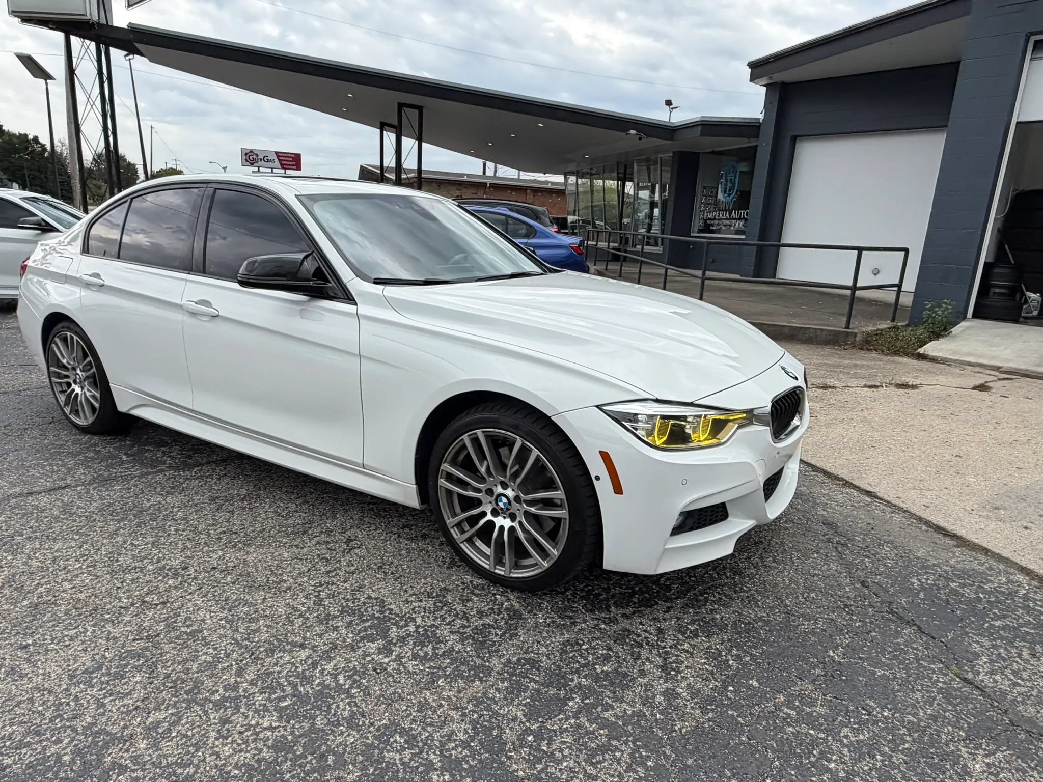 Used 2017 BMW 340i xDrive Sedan AWD/4WD image 8