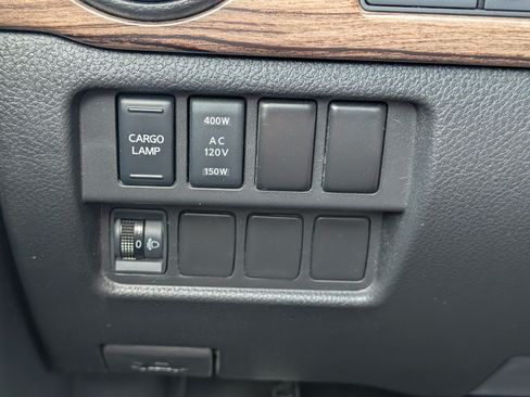 Used 2021 Nissan Titan SL AWD/4WD image 9