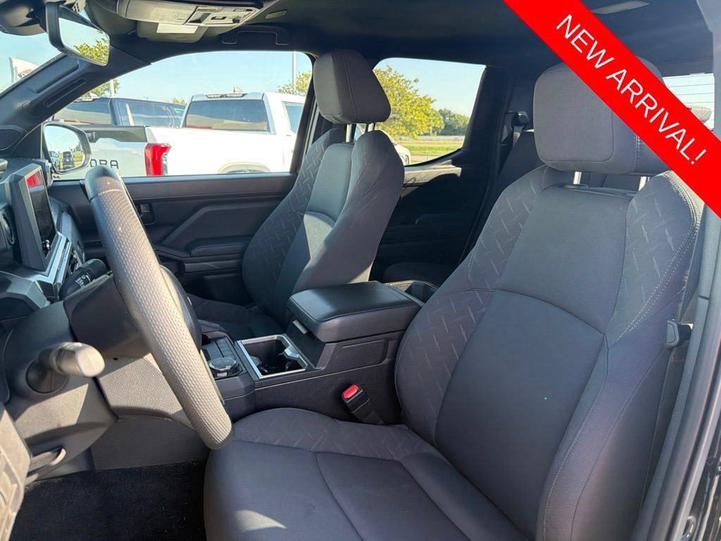 Used 2025 Toyota Tacoma SR5 w/ SR5 Upgrade Package AWD/4WD image 8