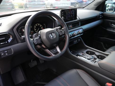 Used 2025 Honda Pilot TrailSport image 16