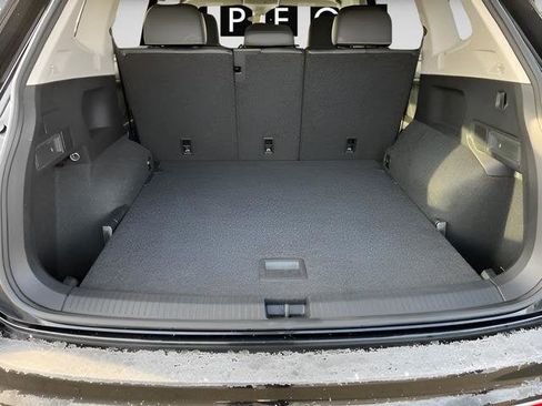 Used 2024 Volkswagen Tiguan SE image 7