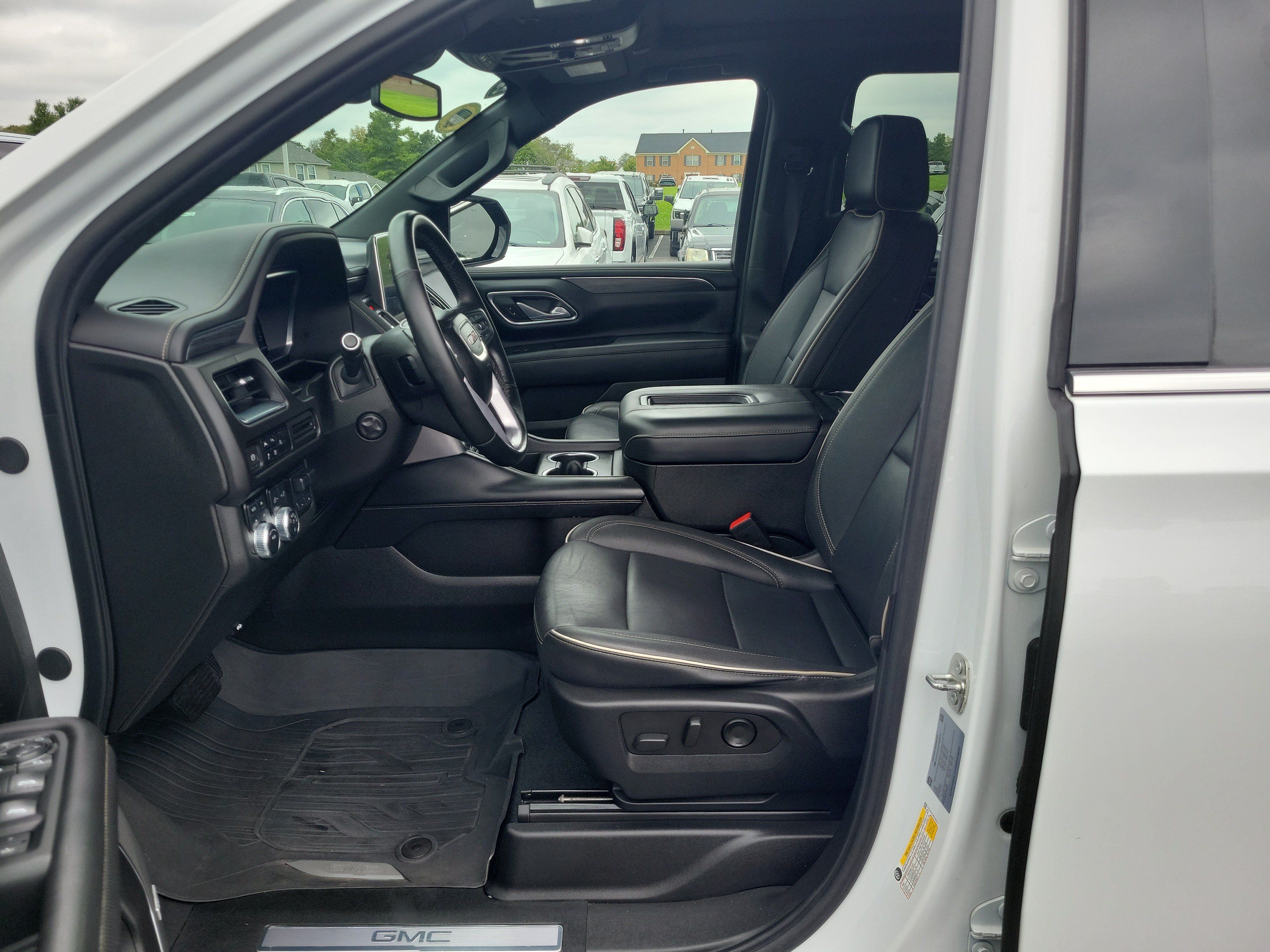 Used 2023 GMC Yukon XL SLT w/ SLT Premium Package AWD/4WD image 16