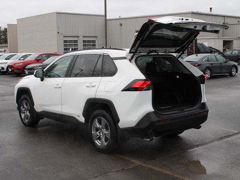Used 2024 Toyota RAV4 XLE w/ Convenience Package image 7