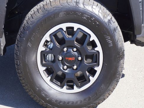 Used 2025 Toyota Tacoma TRD Off-Road AWD/4WD image 5