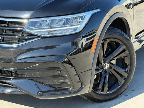 Used 2024 Volkswagen Tiguan SE R-Line image 2