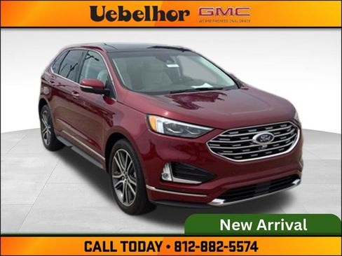 Used 2019 Ford Edge Titanium w/ Equipment Group 301A FWD image 3