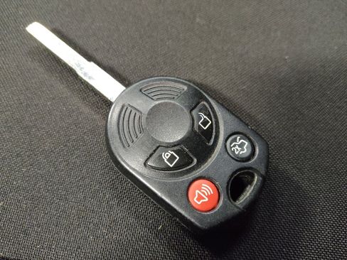 Used 2018 Ford Focus SE w/ SE Appearance Package image 32