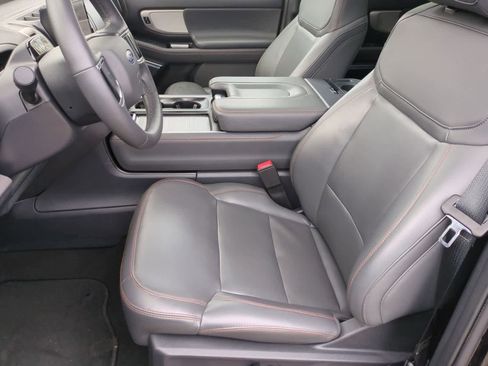 Used 2025 Ford Expedition Active AWD/4WD image 16
