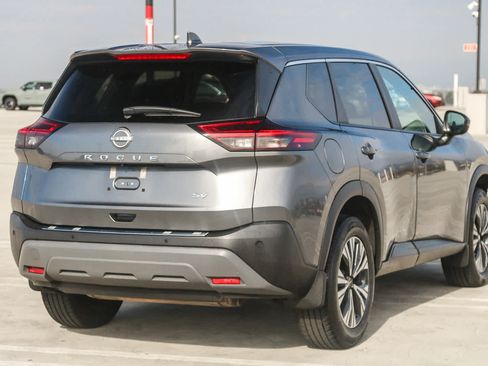 Used 2022 Nissan Rogue SV image 6