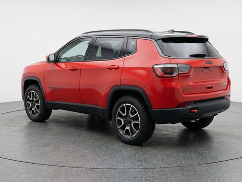 Used 2025 Jeep Compass Trailhawk image 6
