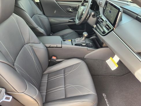 New 2025 Lexus ES 350 Ultra Luxury image 11