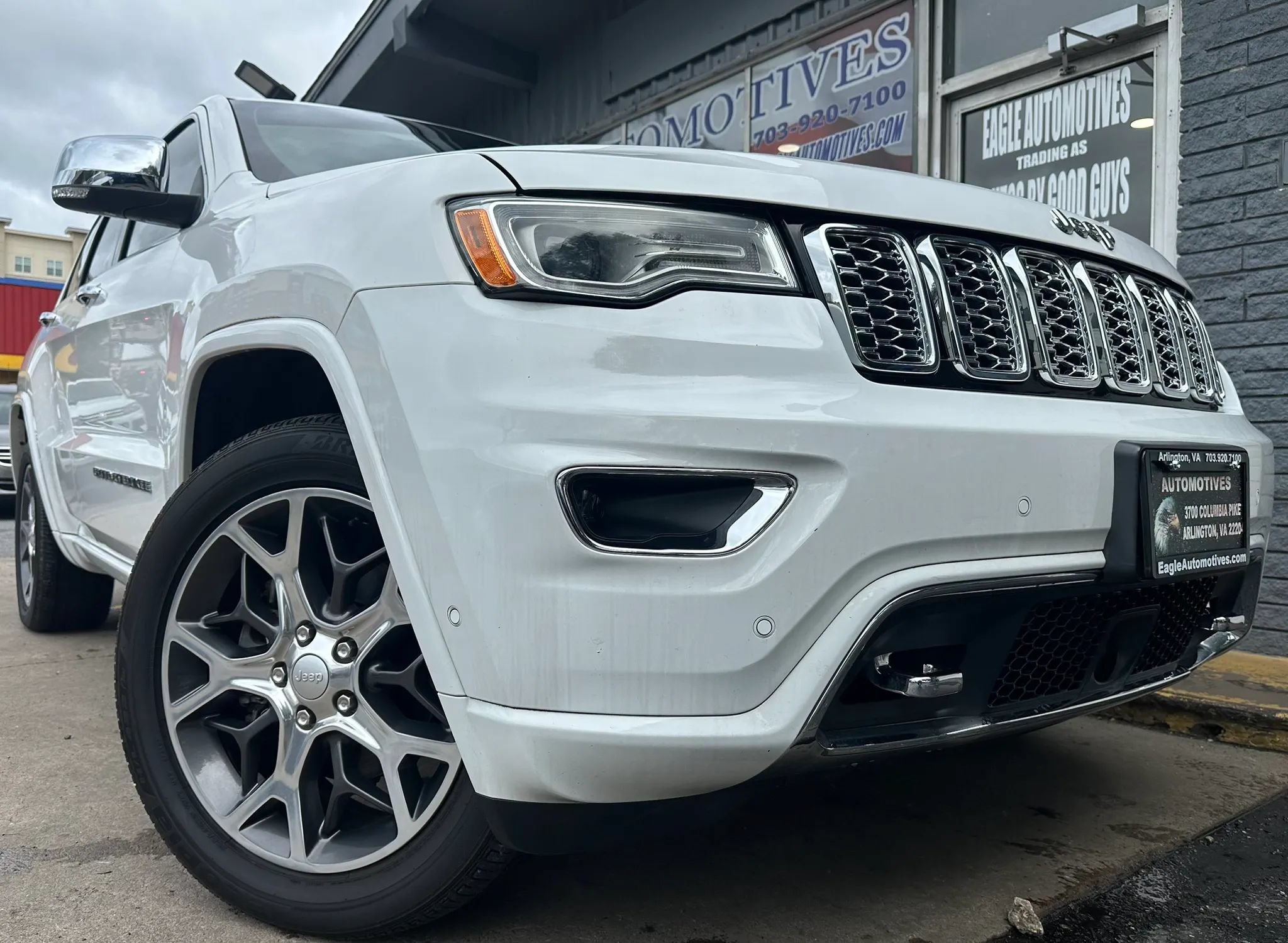 Used 2019 Jeep Grand Cherokee Overland AWD/4WD image 1