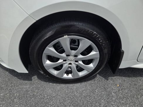 Certified 2025 Toyota Corolla LE FWD image 17