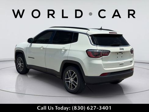 Used 2019 Jeep Compass Latitude FWD image 5