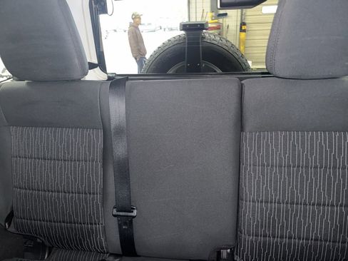 Used 2012 Jeep Wrangler Unlimited Sahara image 35